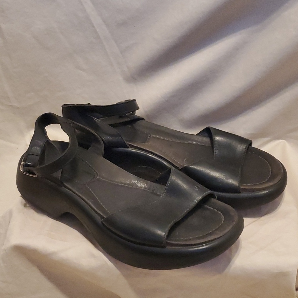 Dansco Black Sandals SZ 8.5